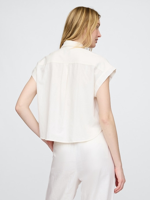 crop-shirt aus leinenmischgewebe