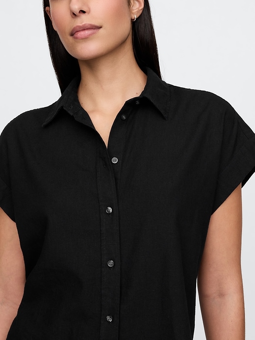 crop-shirt aus leinenmischgewebe