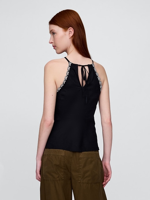 besticktes neckholder-top aus leinenmischgewebe