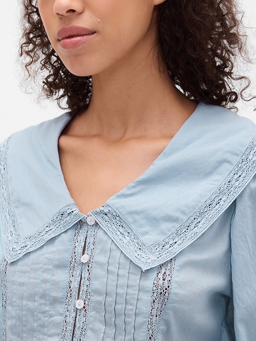 peplum-top mit kragen und v-ausschnitt