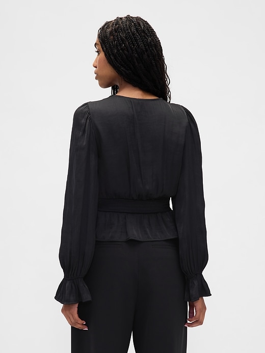 Ösen-v-ausschnitt-peplum-top