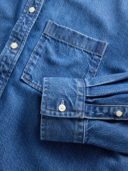 ultraweiches übergroßes crop-shirt aus geradem denim mit geradem saum