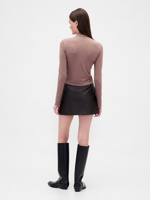 mini-skort aus veganem leder