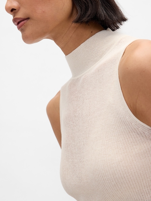 transparentes rippstrick-tanktop mit stehkragen