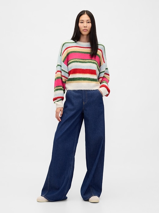 flauschiger oversize-pullover mit rundhalsausschnitt