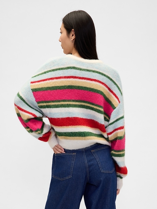 flauschiger oversize-pullover mit rundhalsausschnitt