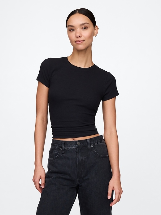 modernes rippstrick-t-shirt