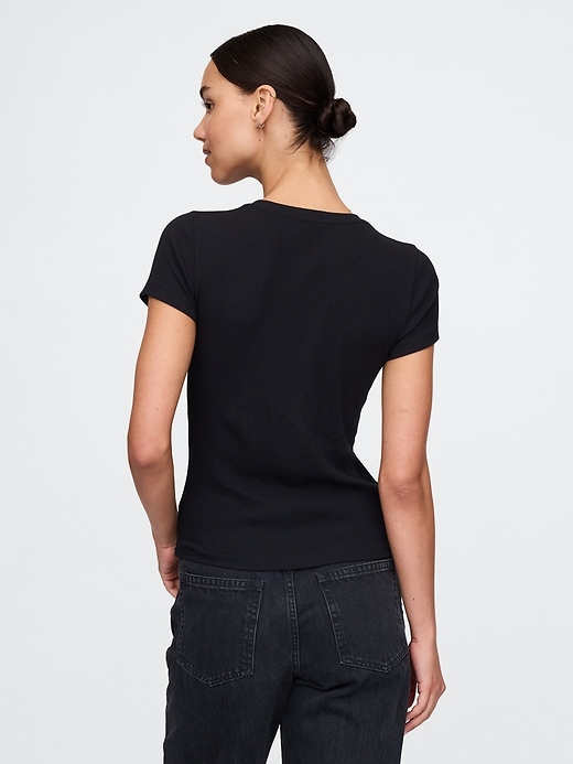 modernes rippstrick-t-shirt