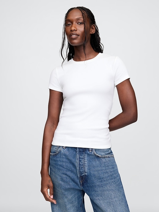 modernes rippstrick-t-shirt