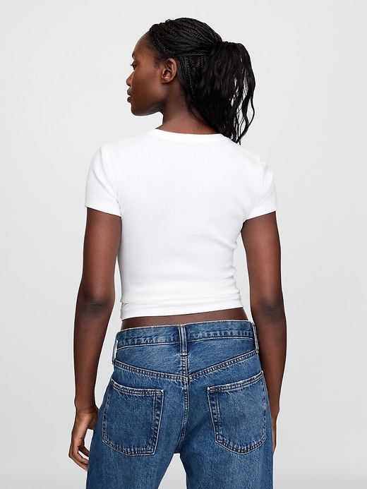 modernes rippstrick-t-shirt