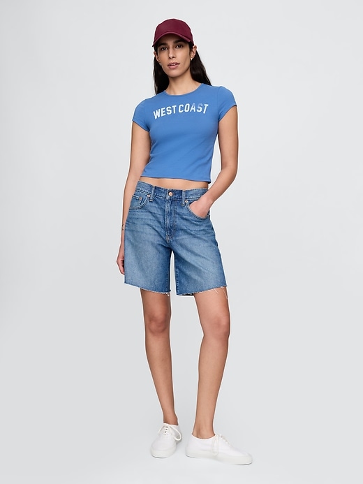 crop-t-shirt mit grafikprint