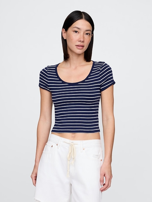 modernes crop-t-shirt mit kurzen Ärmeln