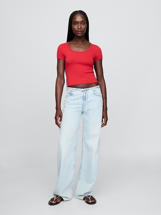 modernes crop-t-shirt mit kurzen Ärmeln