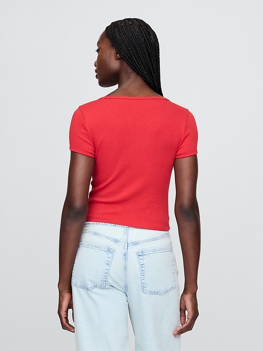 modernes crop-t-shirt mit kurzen Ärmeln