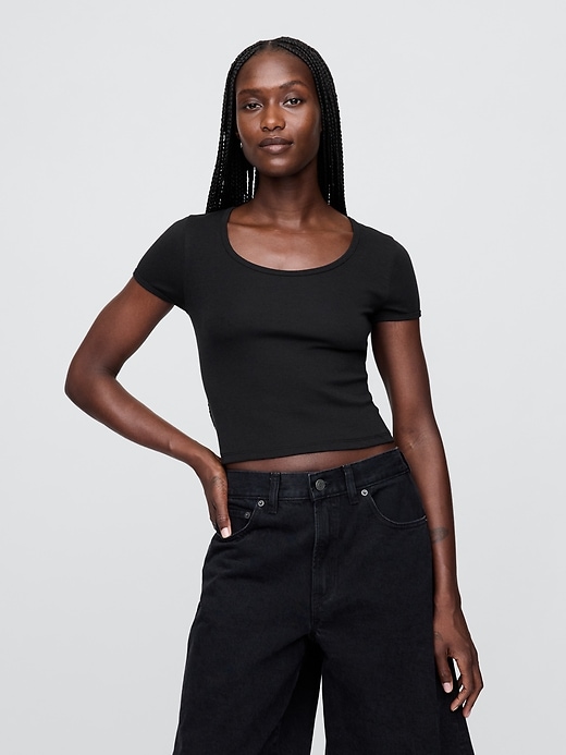 modernes crop-t-shirt mit kurzen Ärmeln