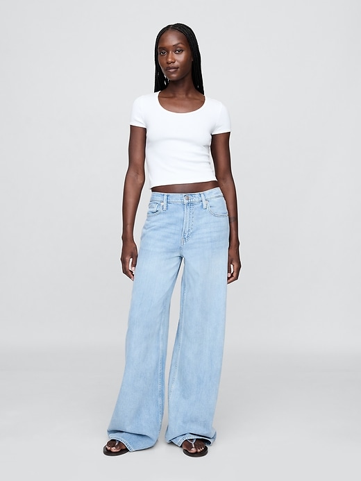 modernes crop-t-shirt mit kurzen Ärmeln