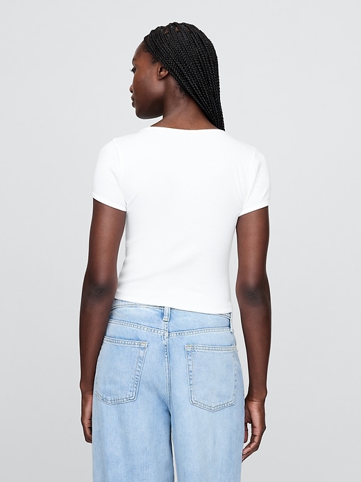 modernes crop-t-shirt mit kurzen Ärmeln