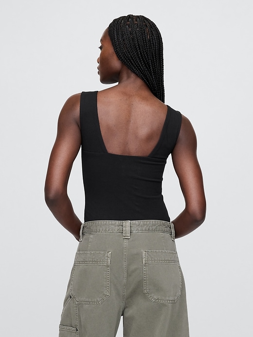 enggestrickter jersey-body mit u-boot-ausschnitt