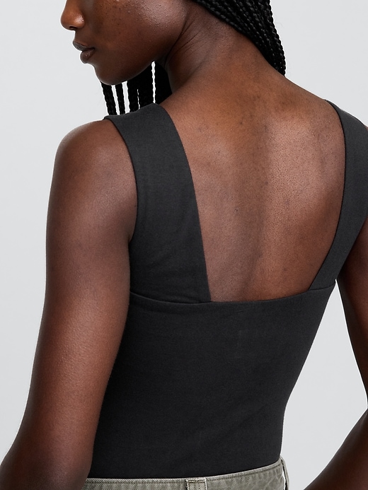 enggestrickter jersey-body mit u-boot-ausschnitt