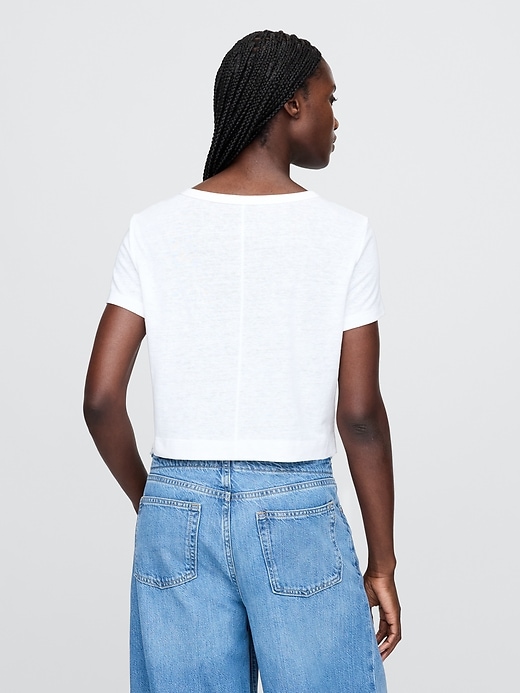 crop-t-shirt aus leinenmischgewebe mit v-ausschnitt