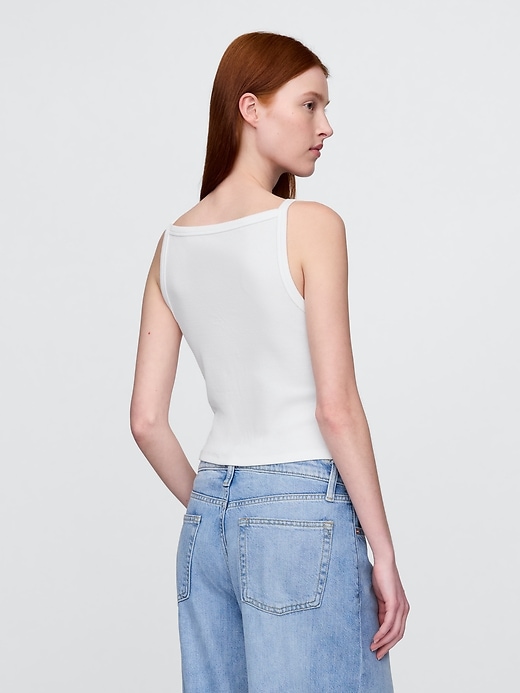 modernes bauchfreies tanktop mit schürzenkragen