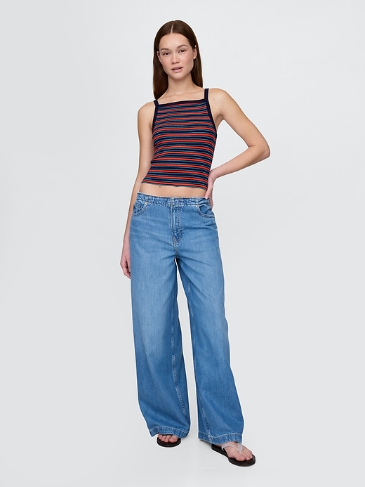 modernes bauchfreies tanktop mit schürzenkragen