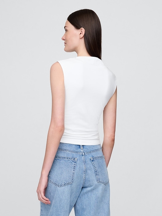 modernes gerafftes crop-top mit stehkragen