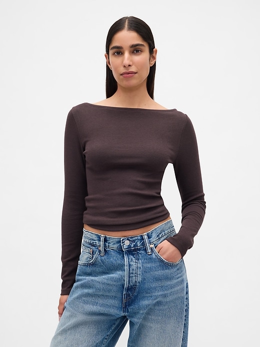 modernes t-shirt mit bootsausschnitt