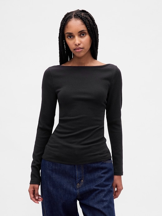 modernes t-shirt mit bootsausschnitt