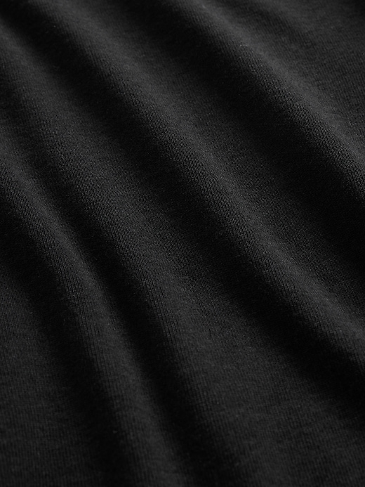modernes t-shirt mit bootsausschnitt