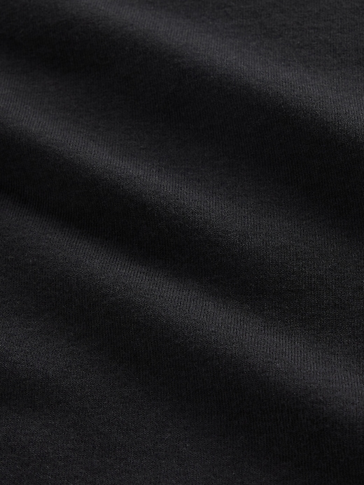 modernes t-shirt mit v-ausschnitt