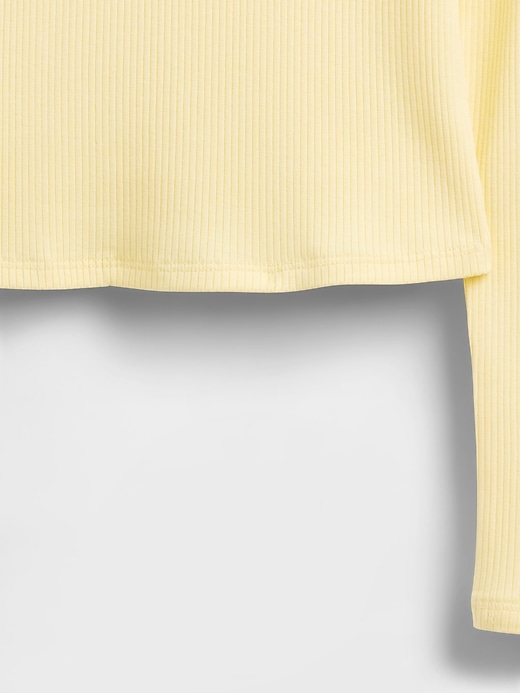 modernes kompaktes rippstrick-crop-t-shirt