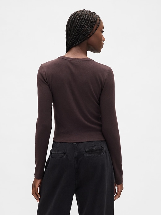 modernes crop-t-shirt