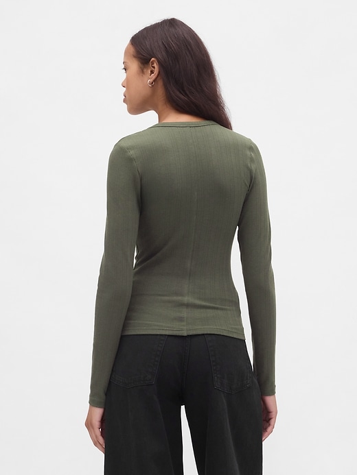 transparentes modernes rippstrick-t-shirt