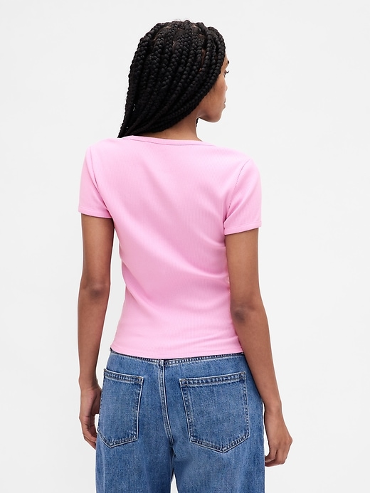 modernes kompaktes rippstrick-crop-t-shirt