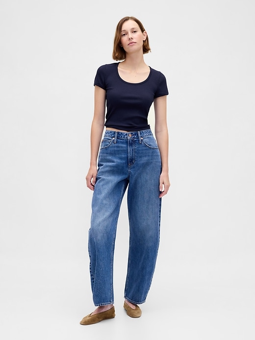 modernes kompaktes rippstrick-crop-t-shirt