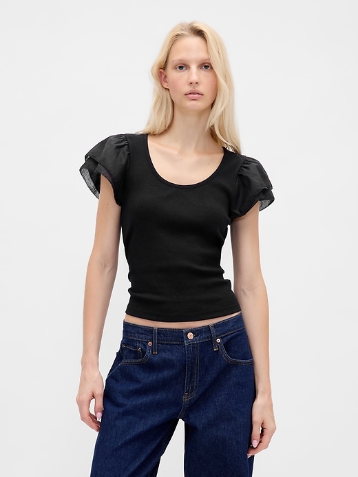 modernes crop-t-shirt mit rüschen und puffärmeln