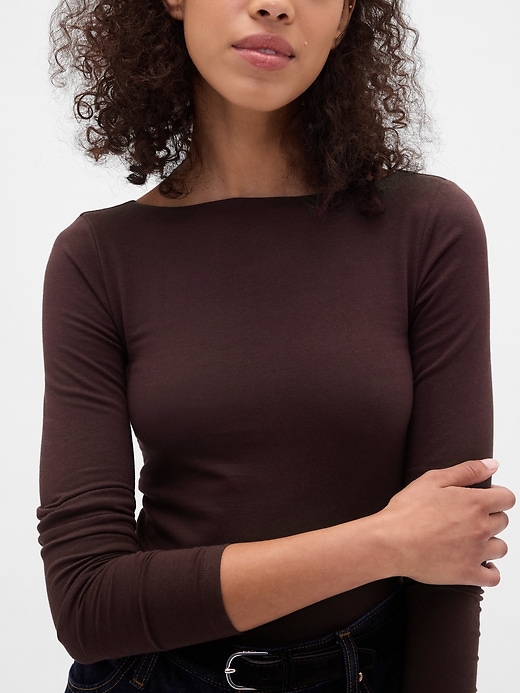 feingestricktes jersey-t-shirt mit u-boot-ausschnitt und offenem rücken