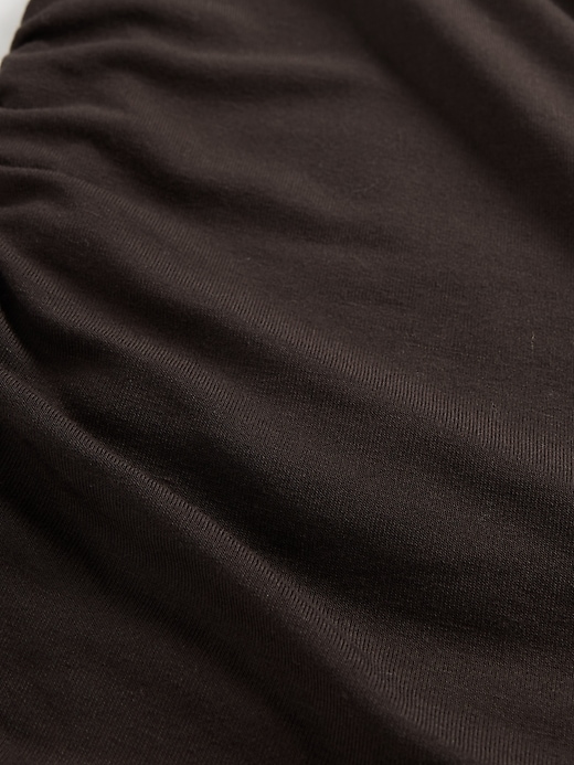 schulterfreies gerafftes crop-top