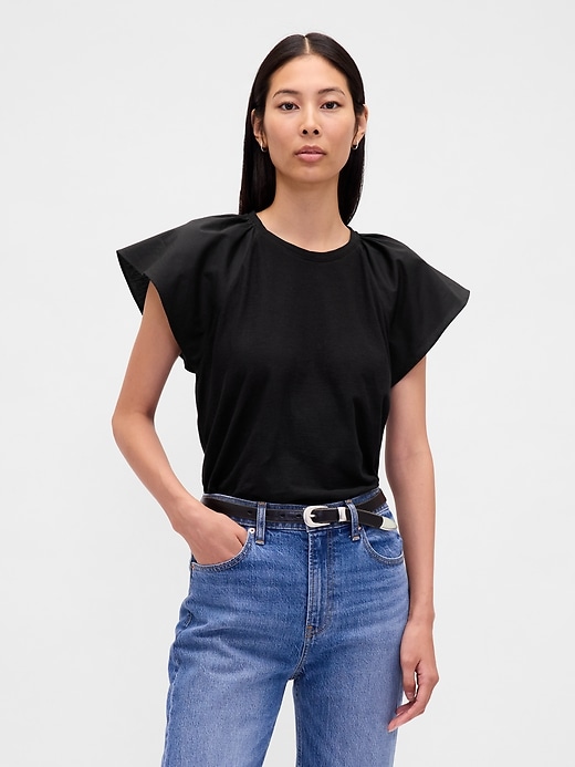 t-shirt mit flatternden Ärmeln