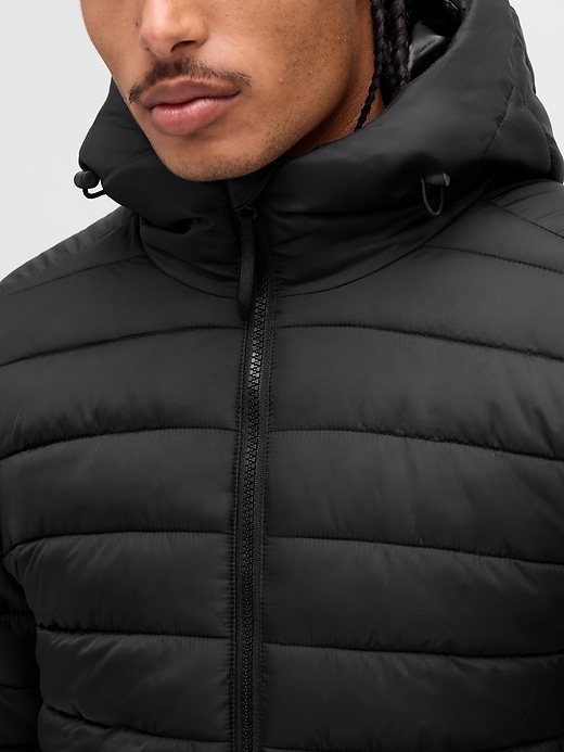recycelte steppjacke mit kapuze
