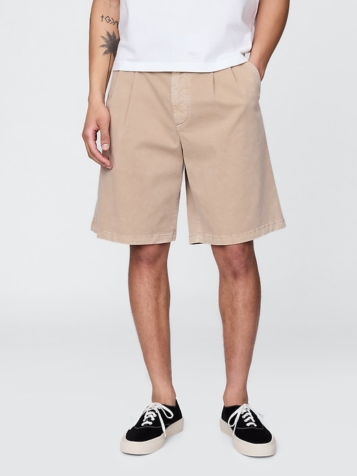 plissierte khaki-shorts