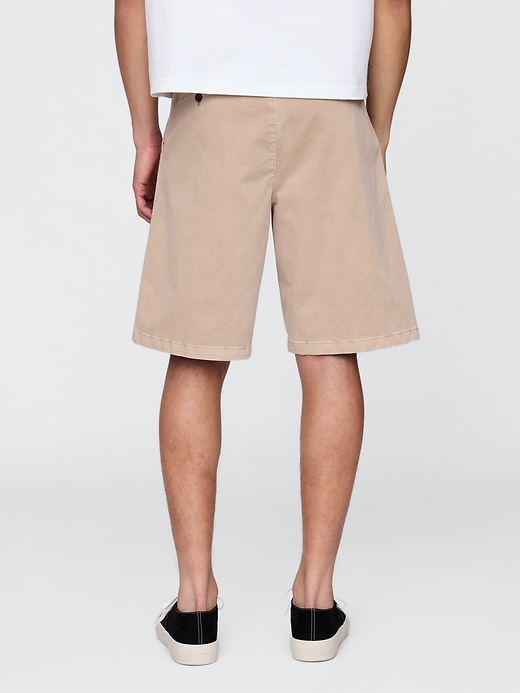 plissierte khaki-shorts