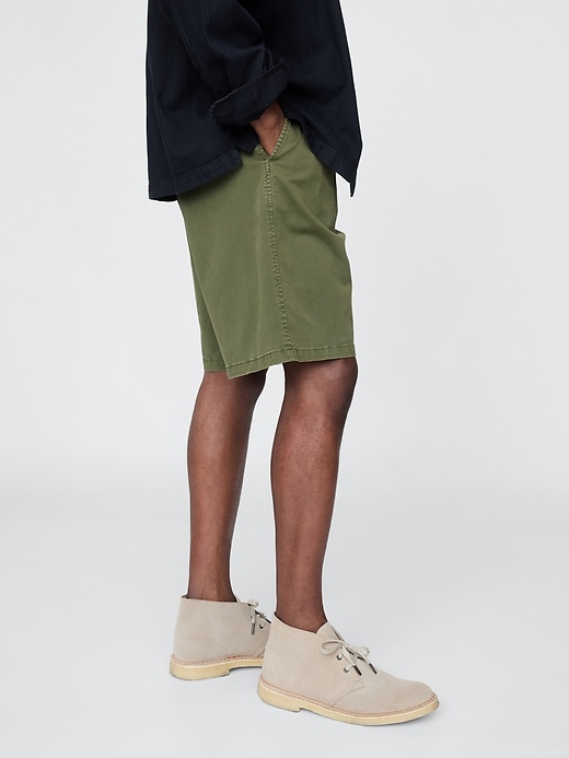 plissierte khaki-shorts