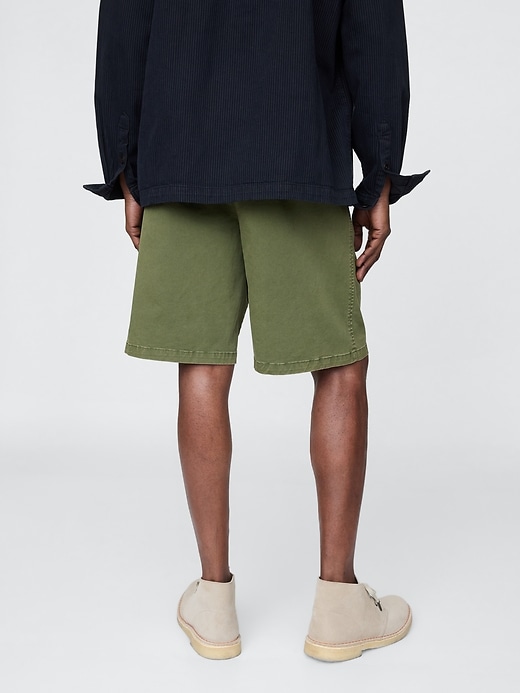 plissierte khaki-shorts
