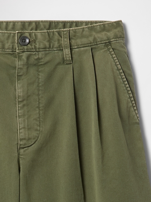 plissierte khaki-shorts