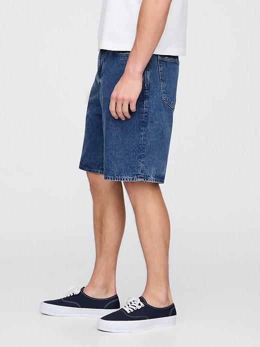 lässige jeansshorts aus den 90ern