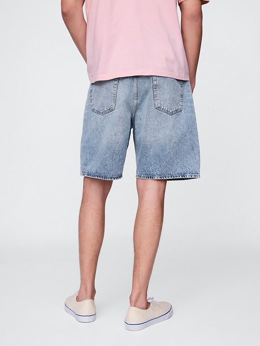 lässige jeansshorts aus den 90ern