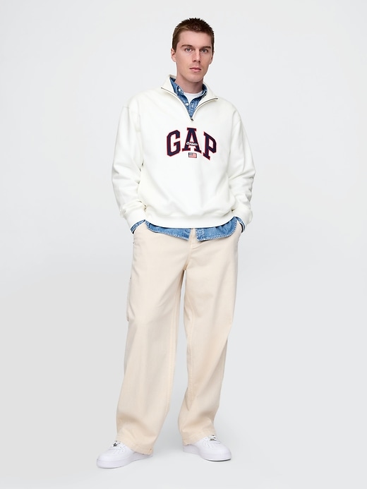 schwergewichtiger pullover mit arch-logo