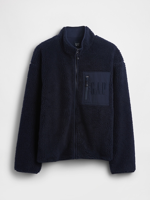 oversize-jacke aus recyceltem sherpa-fleece mit logo und reißverschluss